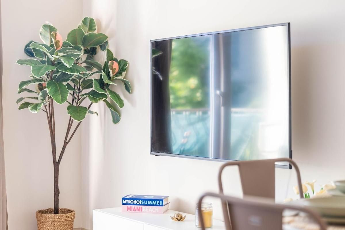 Modern, Bright, And Cozy Nice