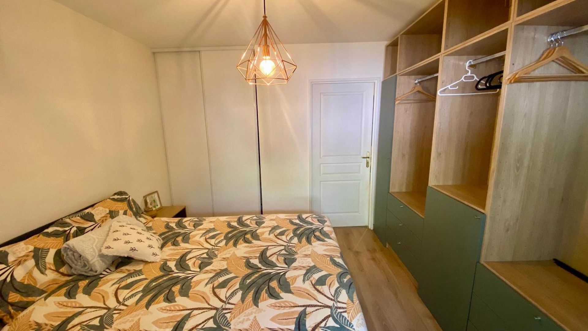 West Ground-floor One Bedroom With Parking, Garden, Pool Apartment Nice