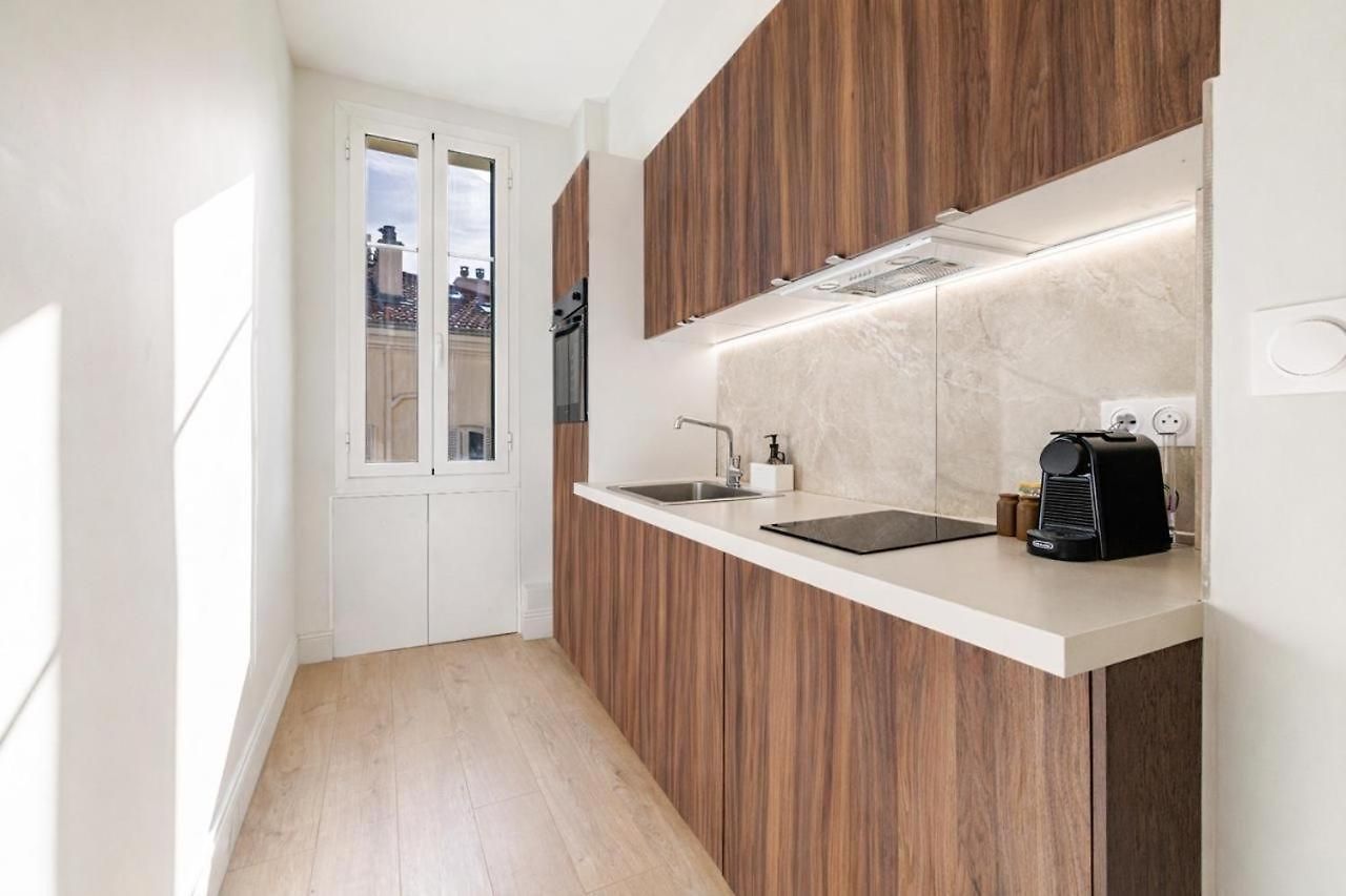 One-bedroom In Carre D'or, 200m * Nice
