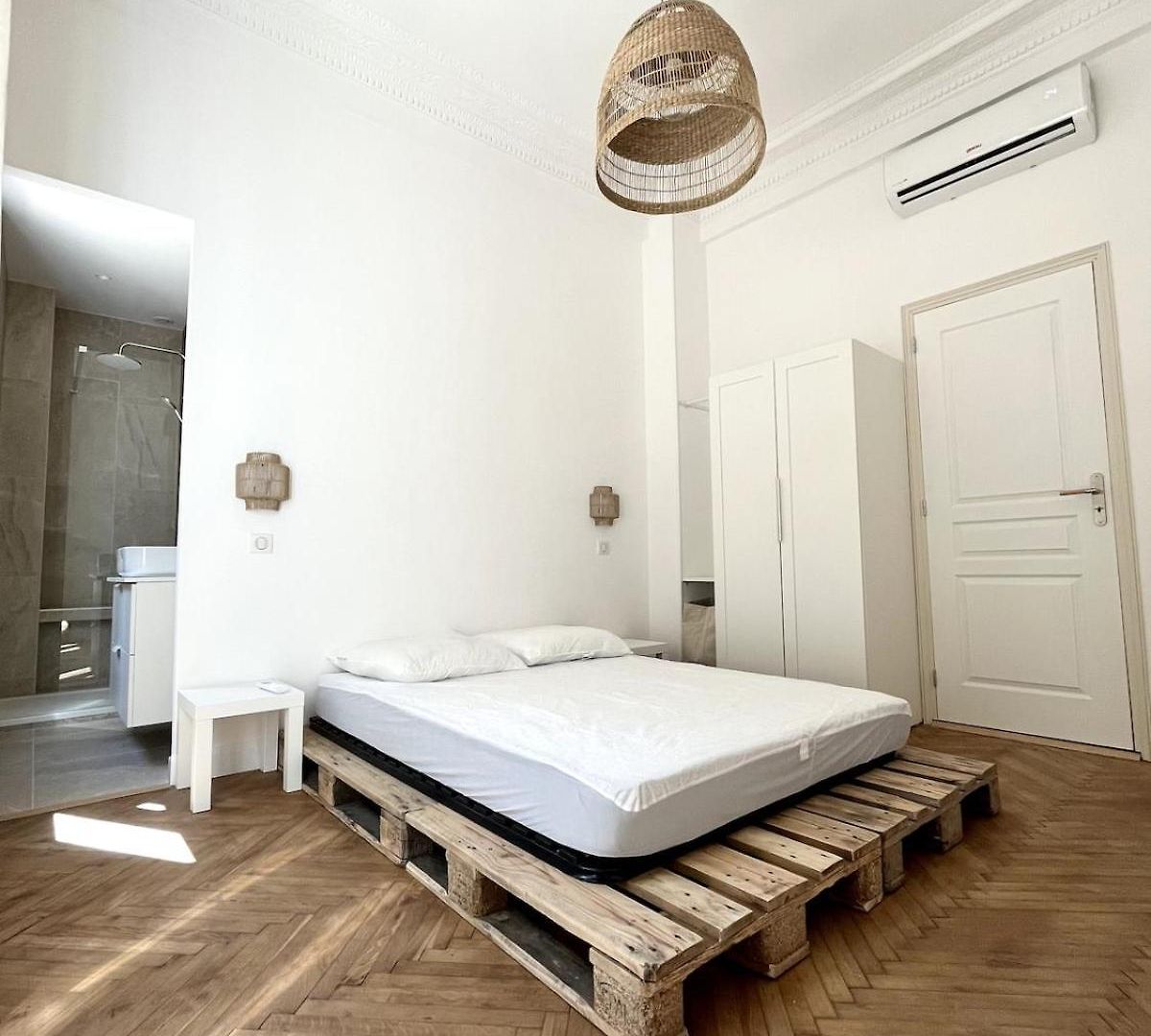 Urban Charm 6 People Near Dowtown With Air Conditioning & Netflix