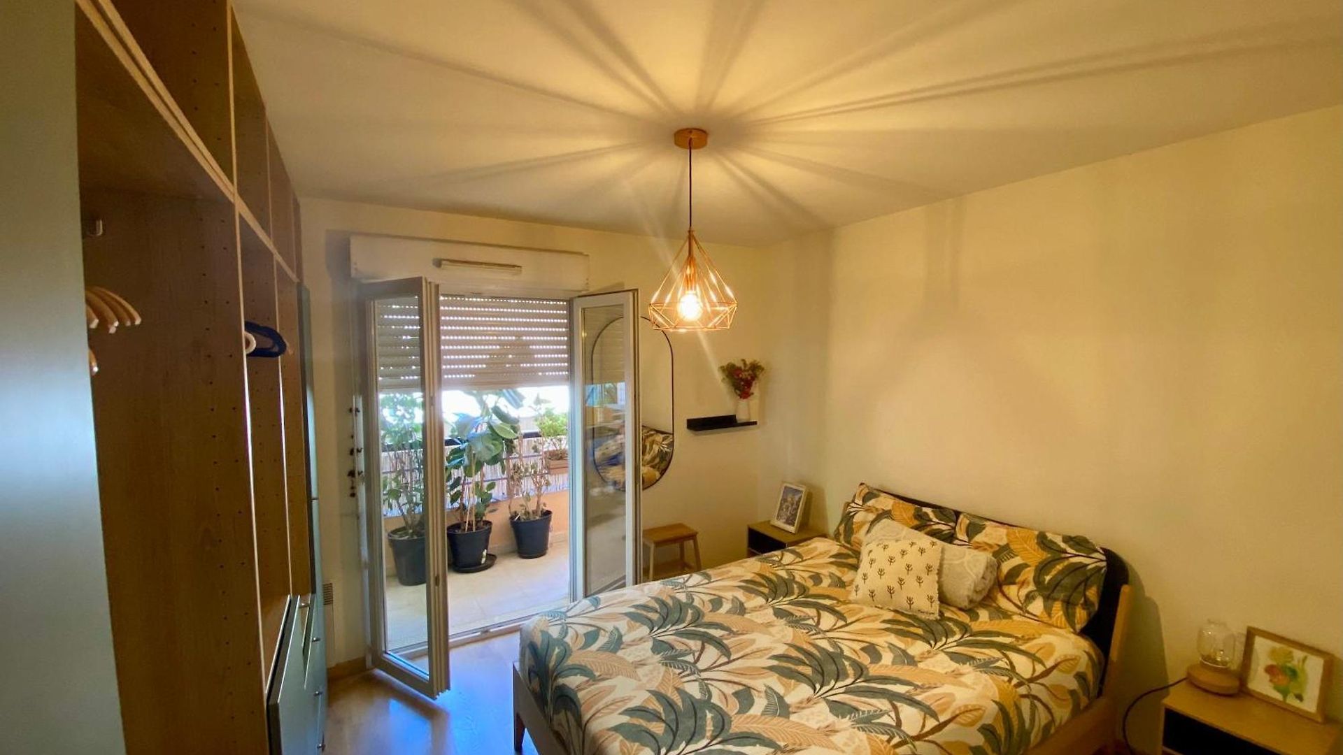 West Ground-floor One Bedroom With Parking, Garden, Pool * Nice