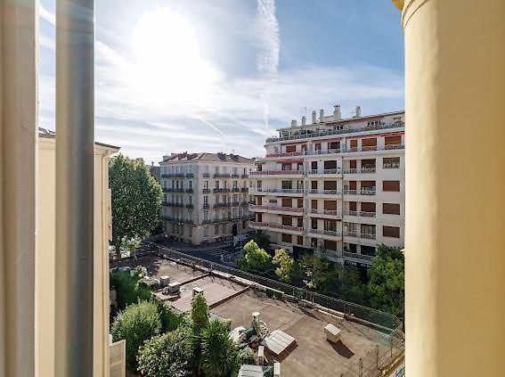 One-bedroom In Carre D'or, 200m * Nice