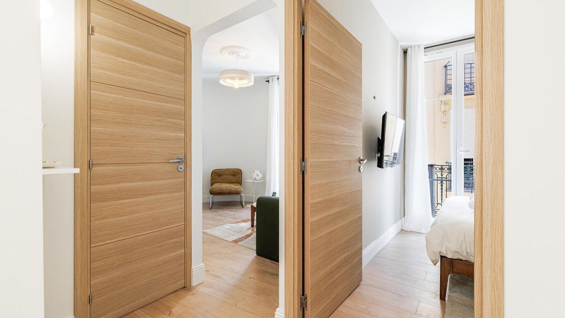 One-bedroom In Carre D'or, 200m Apartment
