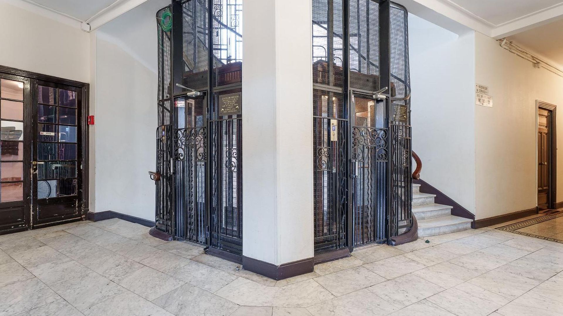 Renting - Auber - Elegant Bright View Station Ac Elevator Apartment *