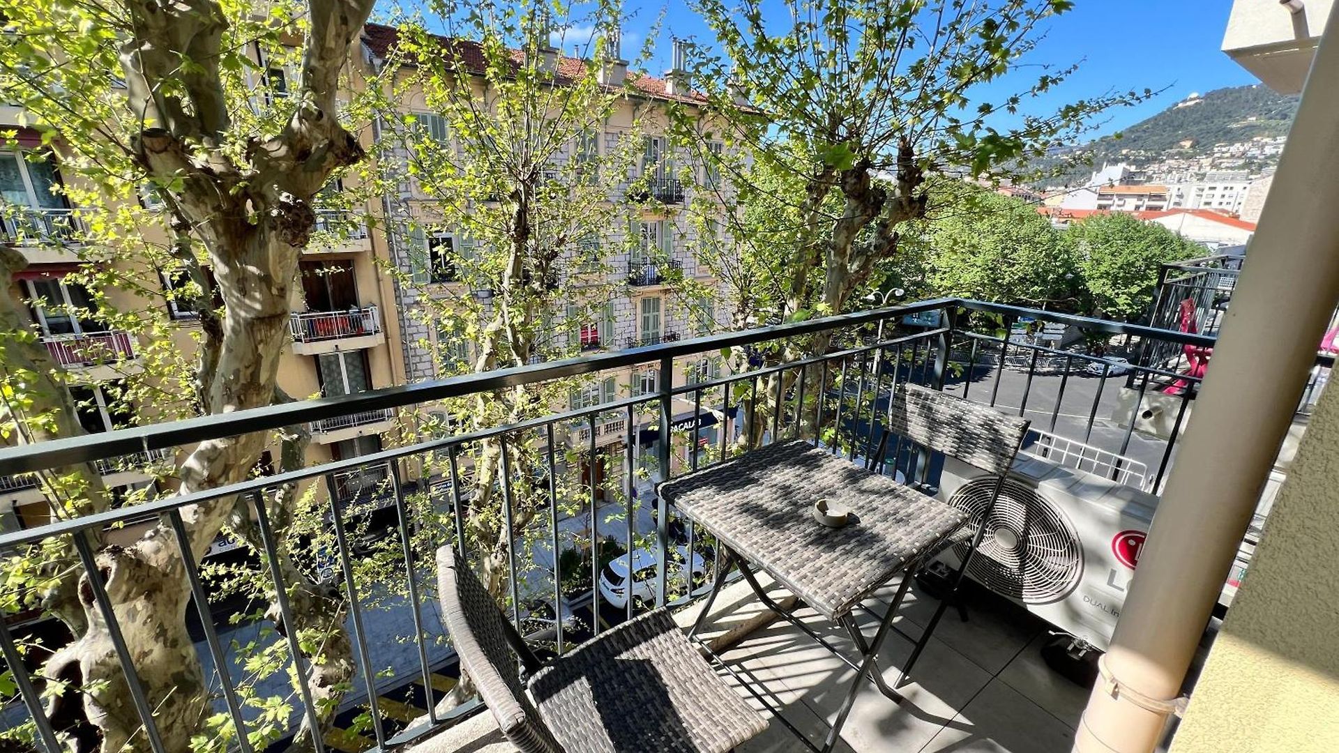 Riquier 1br Steps From Sncf Apartment Nice