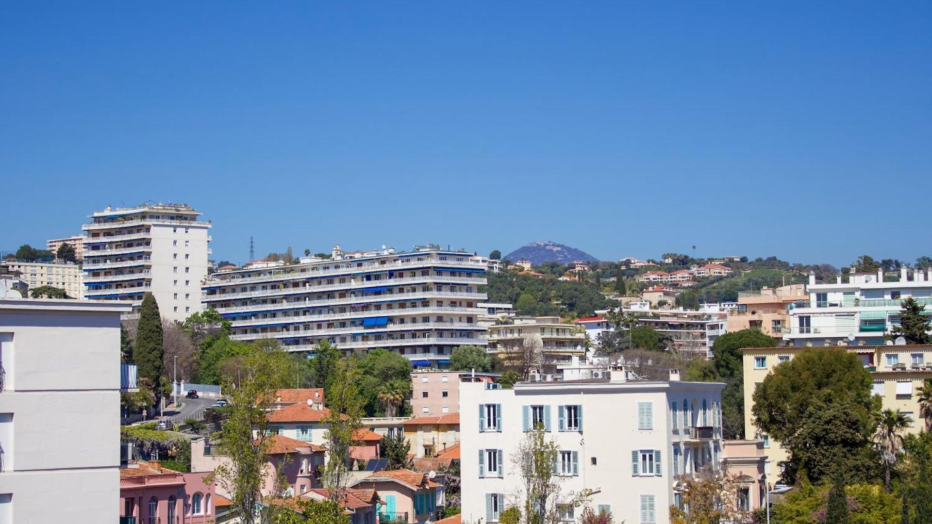 Apartment Perfectly Located Between Sea And Center