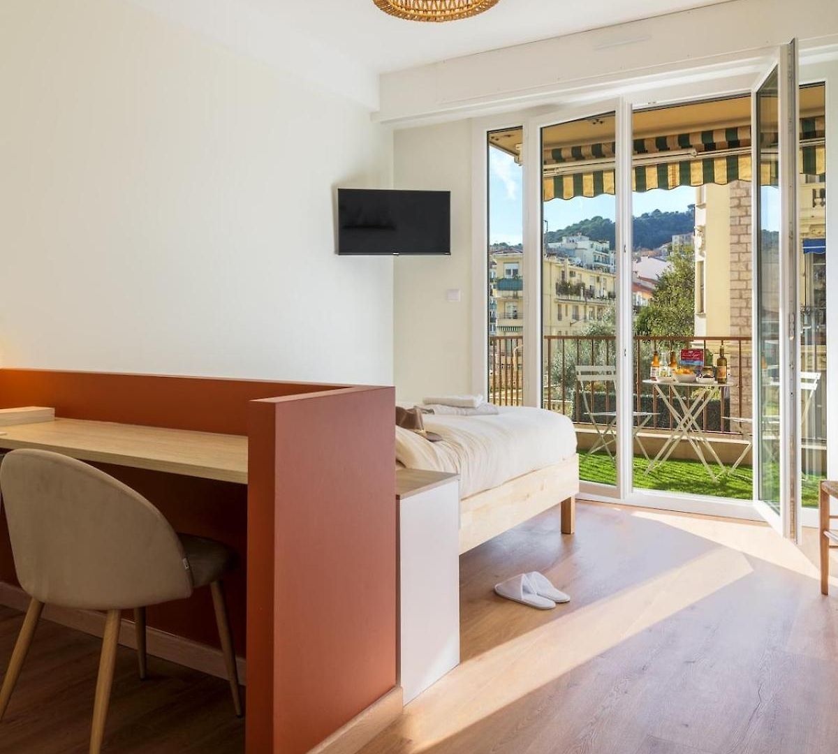 Apartment Charme Nicois, 15min De La Mer, 3 Chambres, Climatisation, Terrasse