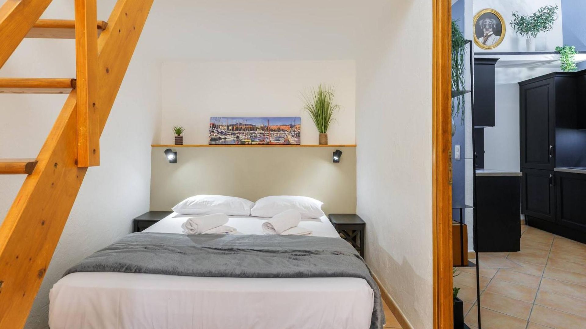 3 Pieces Place Rossetti Apartment