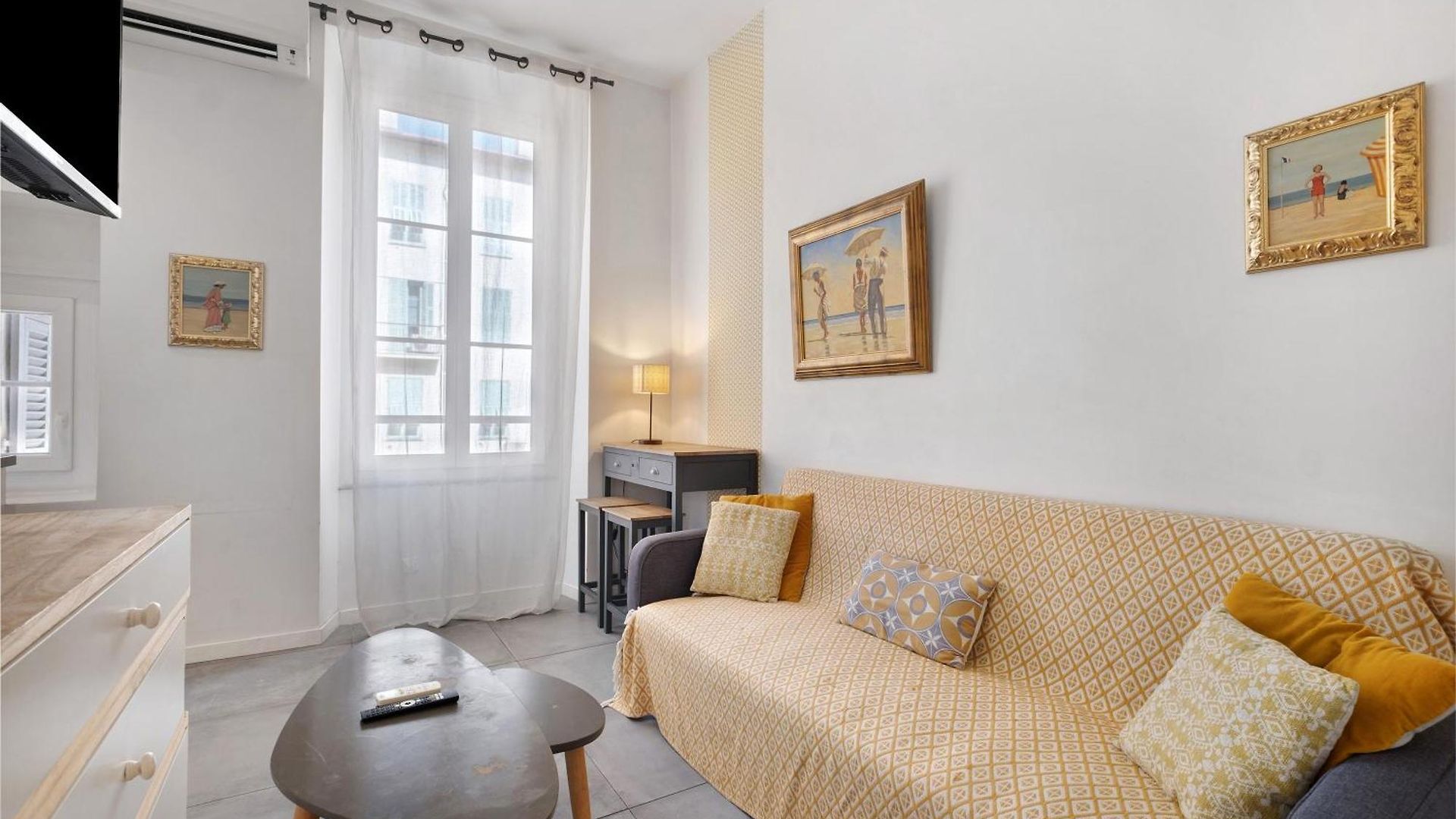Vintage Apartment *