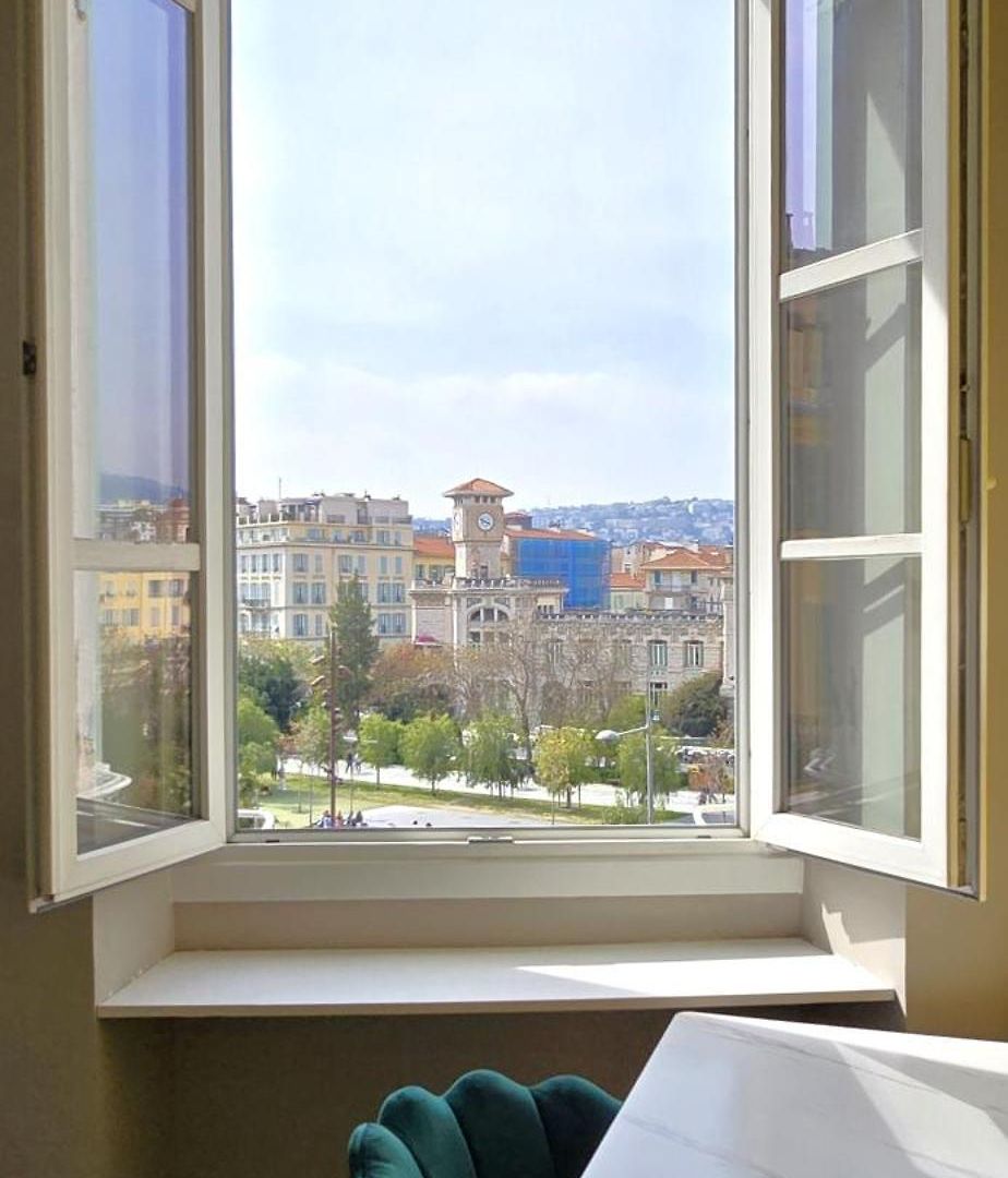 Sunny Loft At Gate Of Old *
