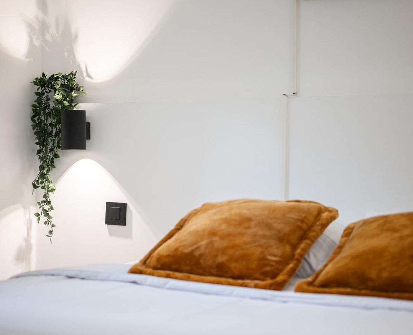Cozy & Renovated - Close To Market Square Restaurants