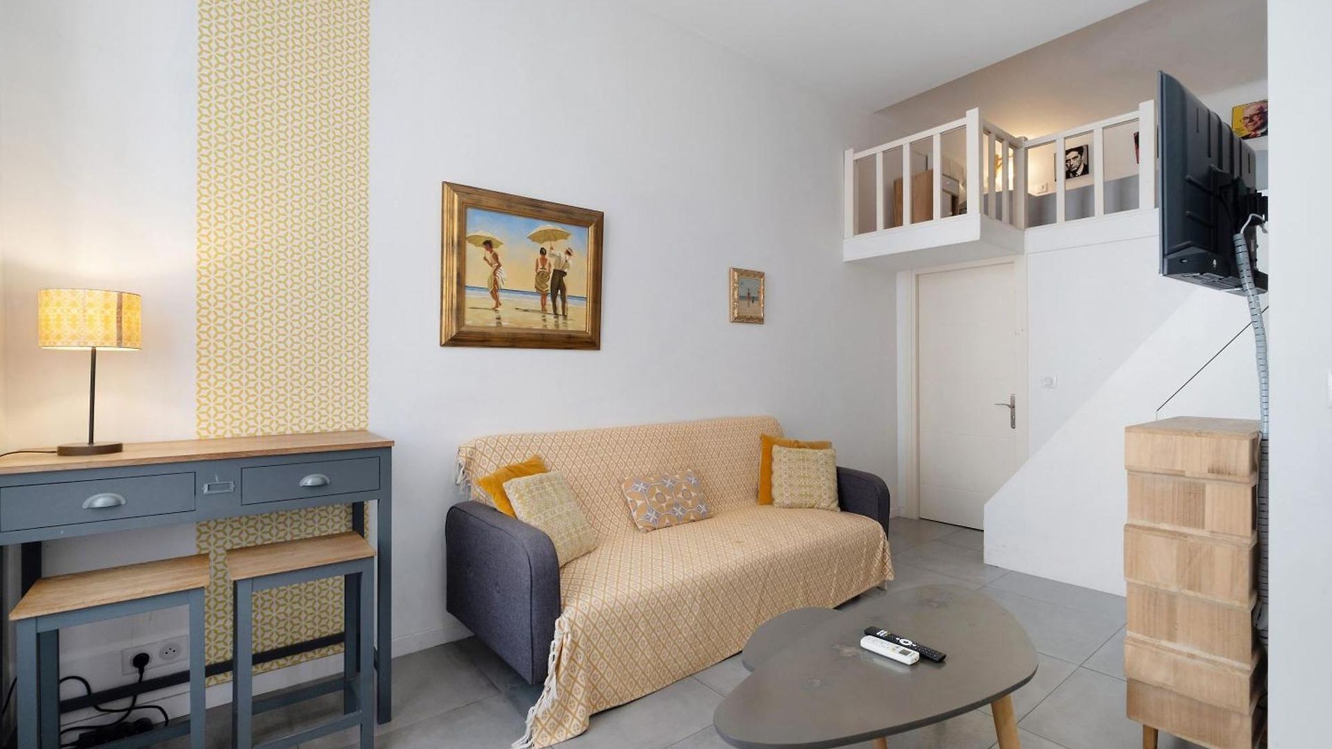 Vintage Apartment *