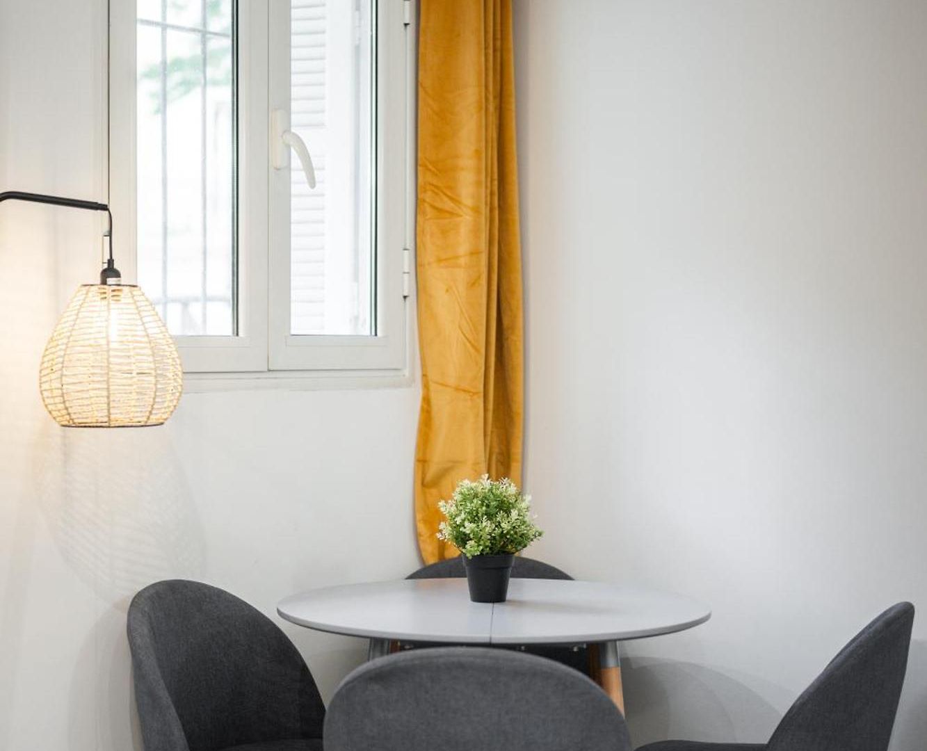 Cozy & Renovated - Close To Market Square Restaurants Apartment *
