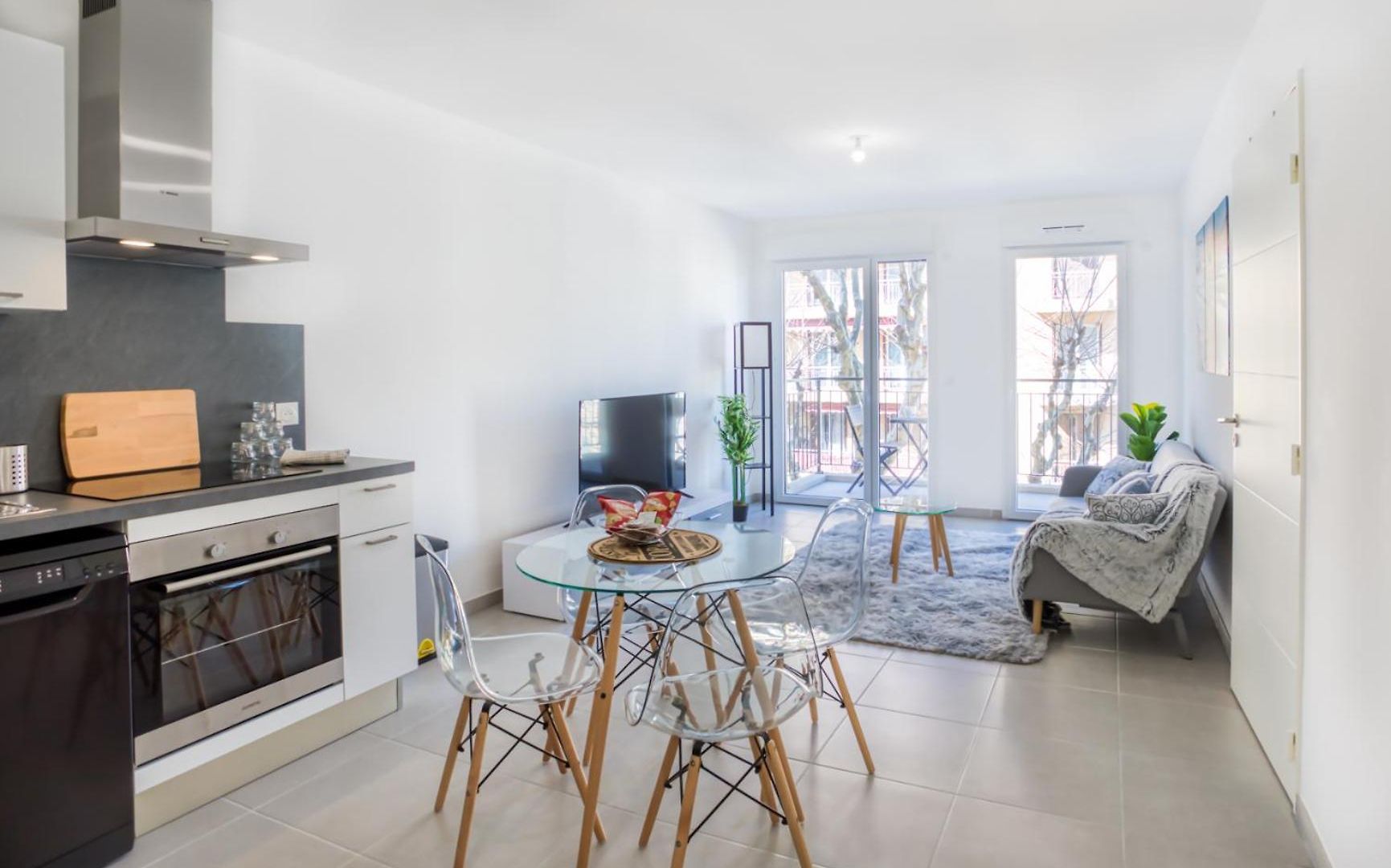 Riquier 1br Steps From Sncf Apartment Nice
