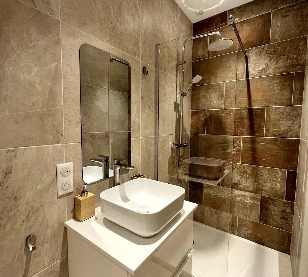 Apartment Urban Charm 6 People Near Dowtown With Air Conditioning & Netflix *