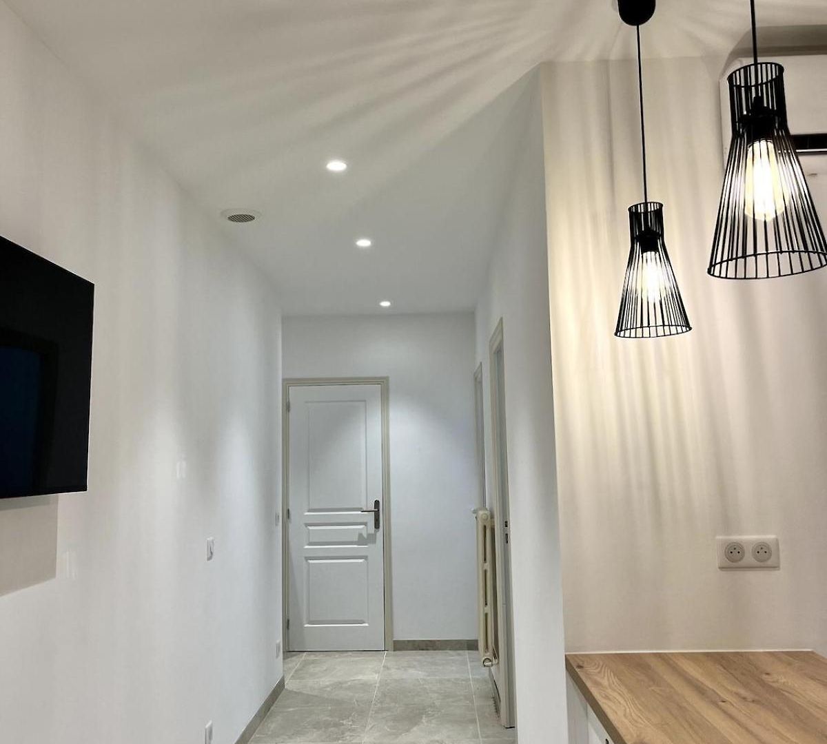 Urban Charm 6 People Near Dowtown With Air Conditioning & Netflix Apartment