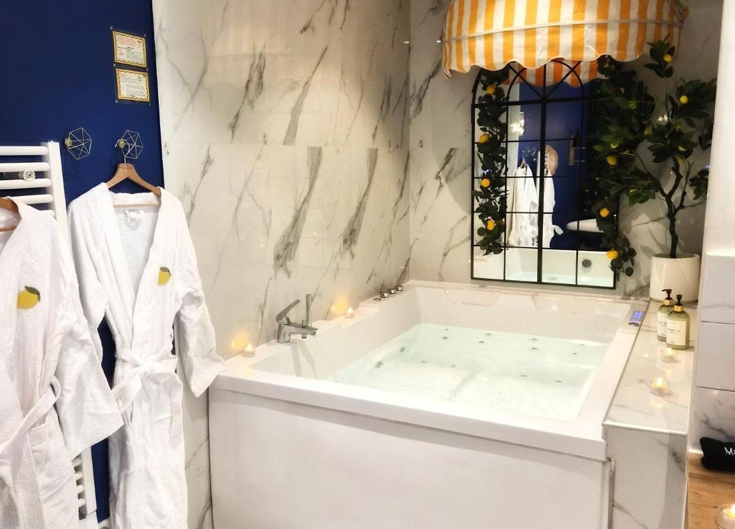 Ciao Bella Wellness - Luxury Jacuzzi, Massage Table & Ac In Appartement