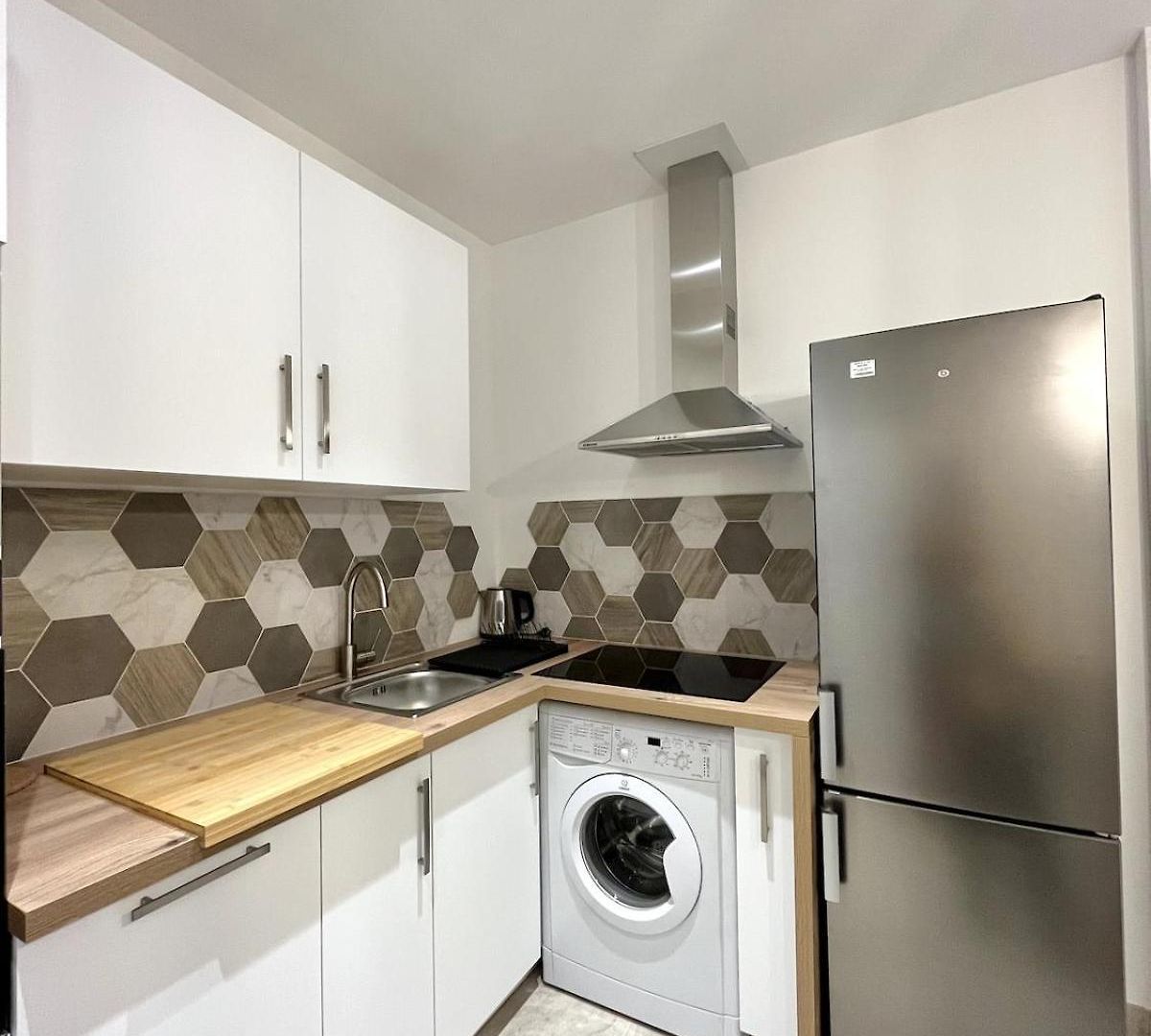 Urban Charm 6 People Near Dowtown With Air Conditioning & Netflix Apartment