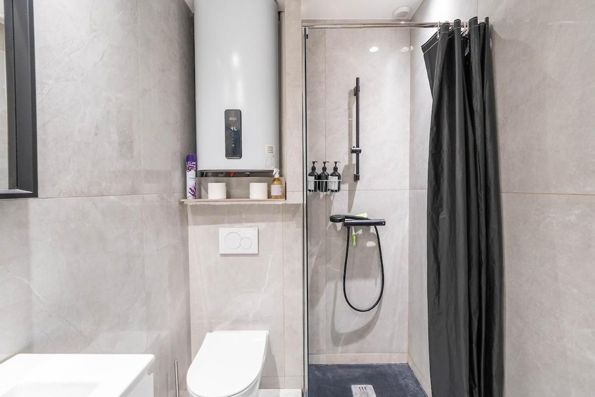 Modern, Bright, And Cozy * Nice