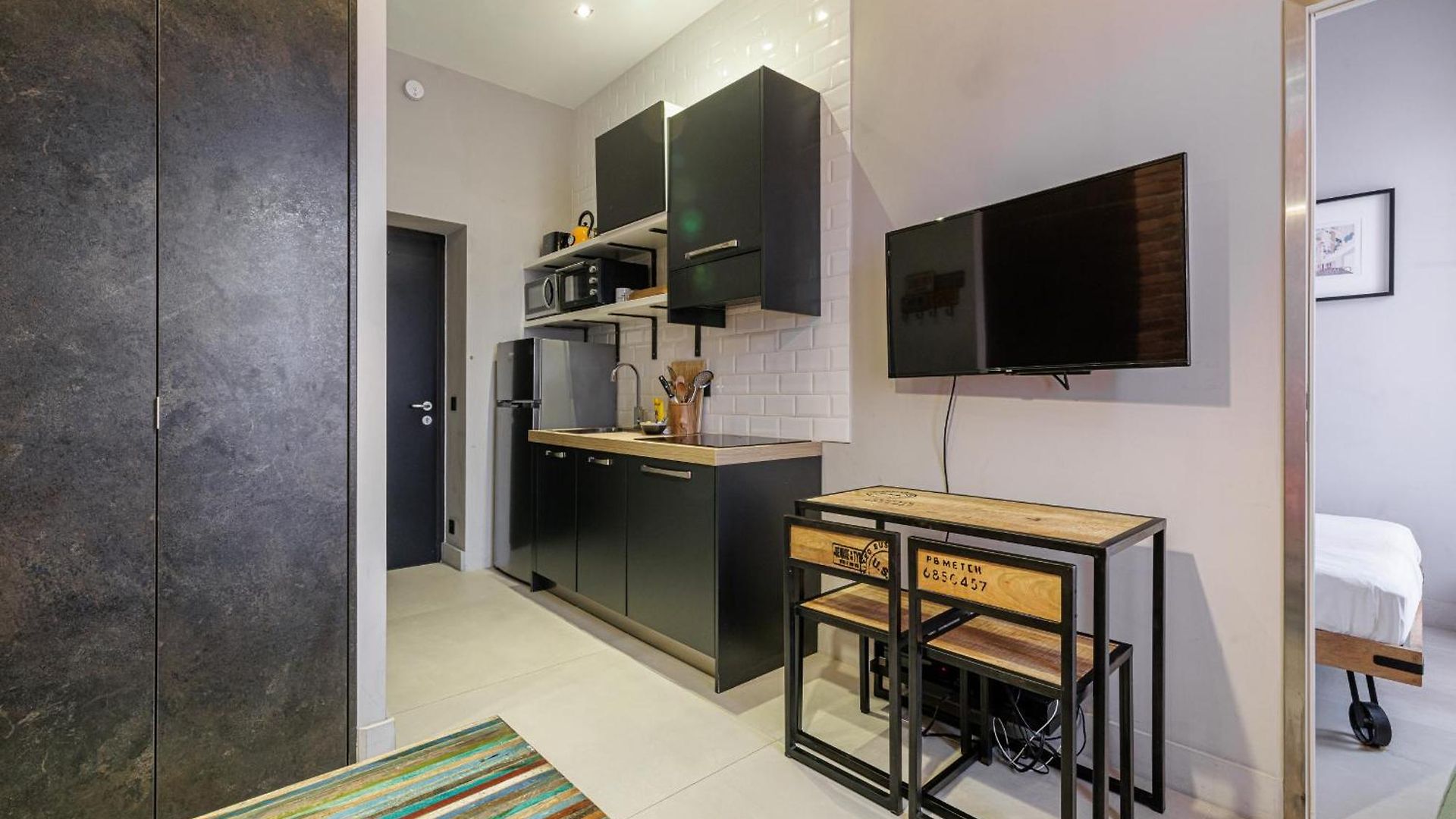 Charming 1 Bdr Downtown *