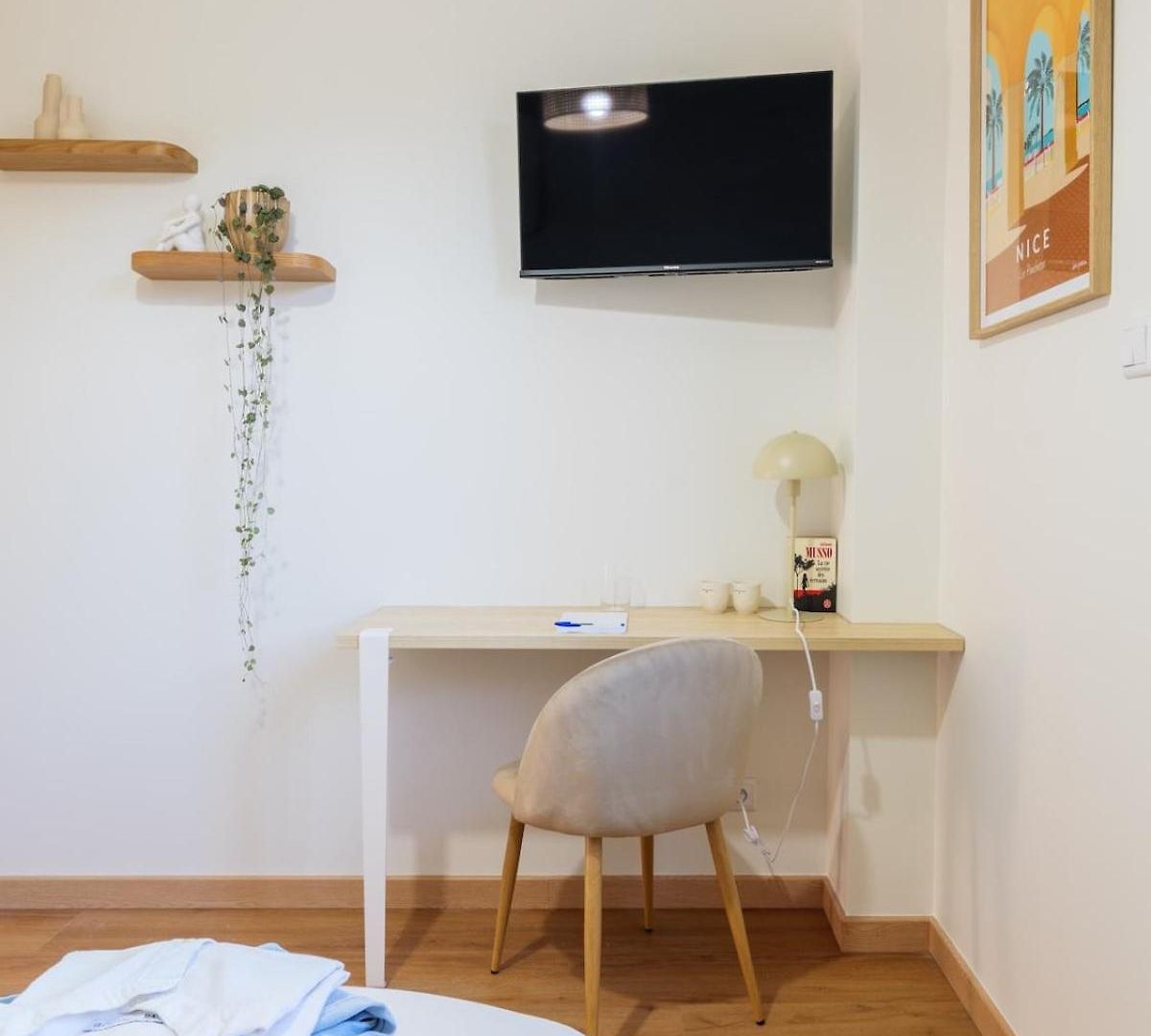 Apartment Charme Nicois, 15min De La Mer, 3 Chambres, Climatisation, Terrasse *