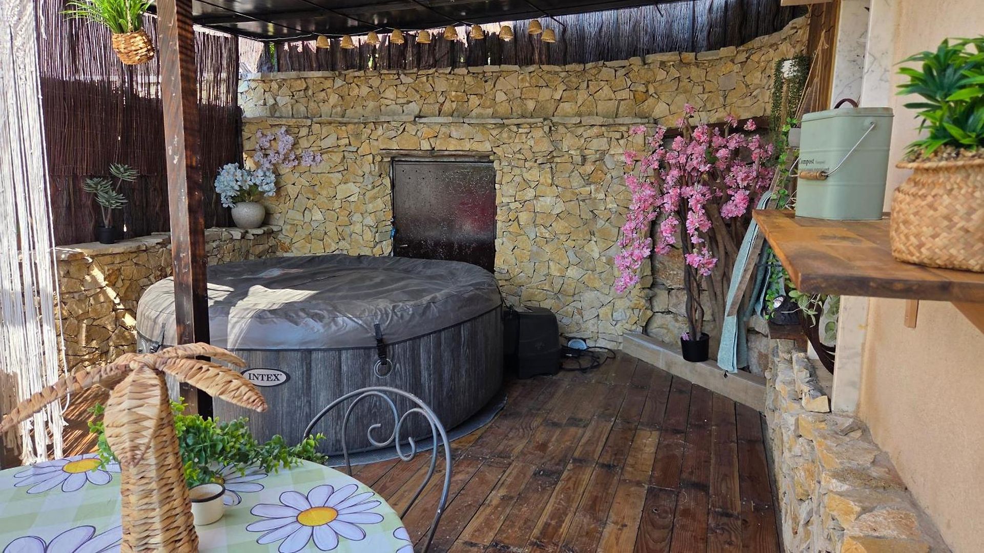 Apartment Avec Jardin Prive & Jacuzzi