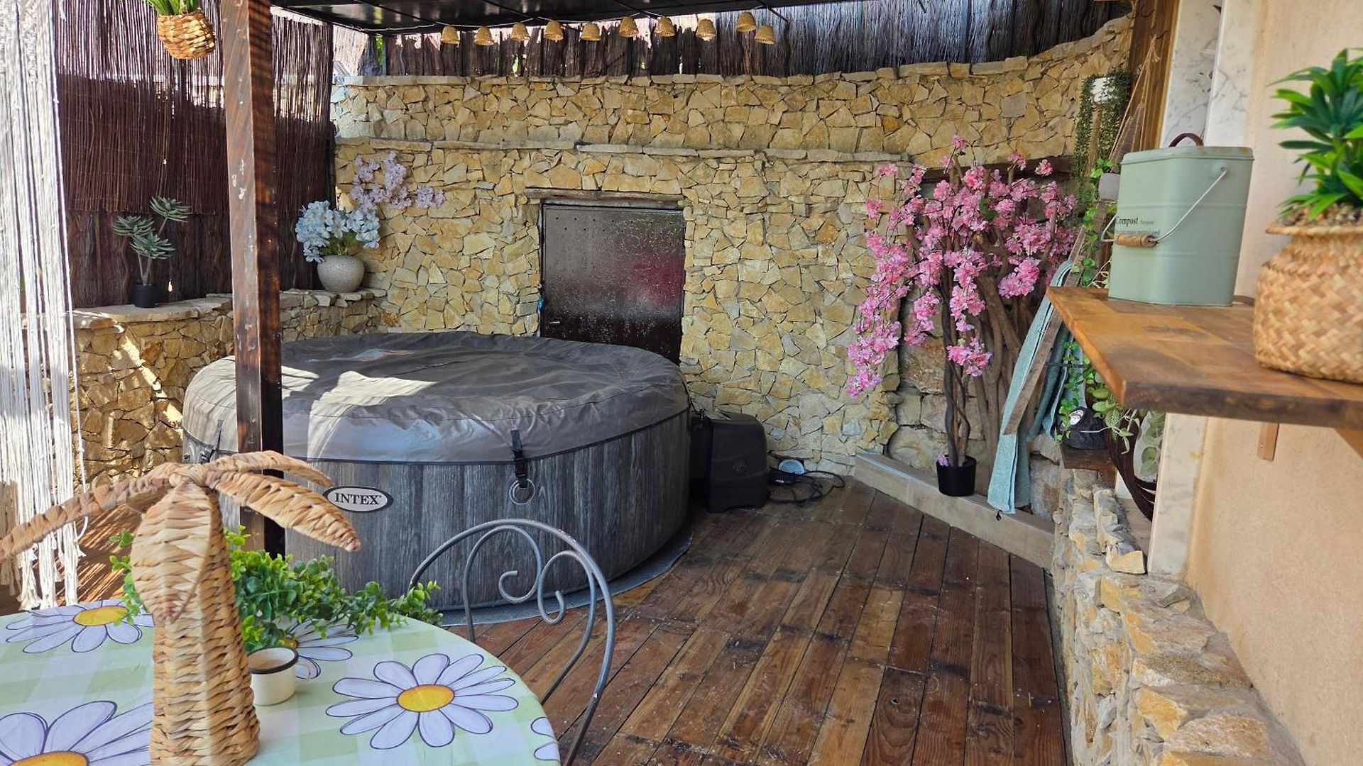 Apartment Avec Jardin Prive & Jacuzzi