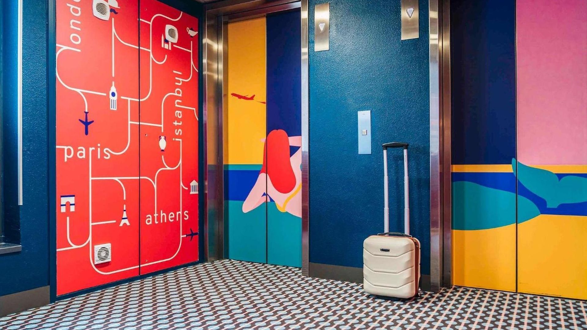 Ibis Styles Aeroport Arenas Hotel 3*