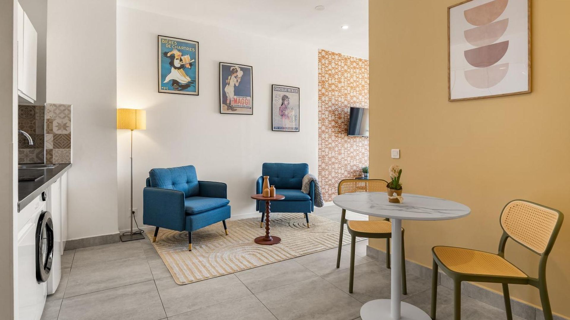 Apartment Renting - Risso - Cocoon Design Massena Paillon Balcony View & Lift