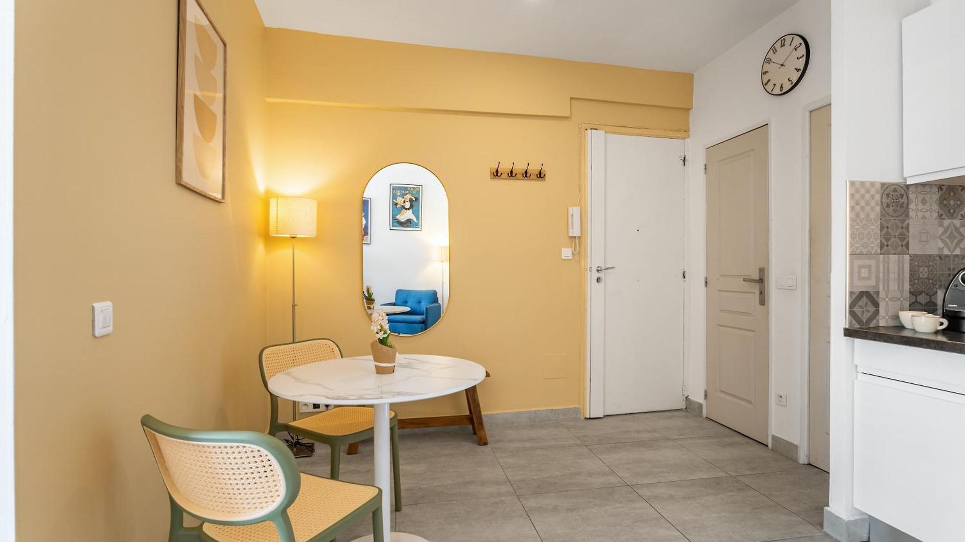 Renting - Risso - Cocoon Design Massena Paillon Balcony View & Lift Apartment Nice