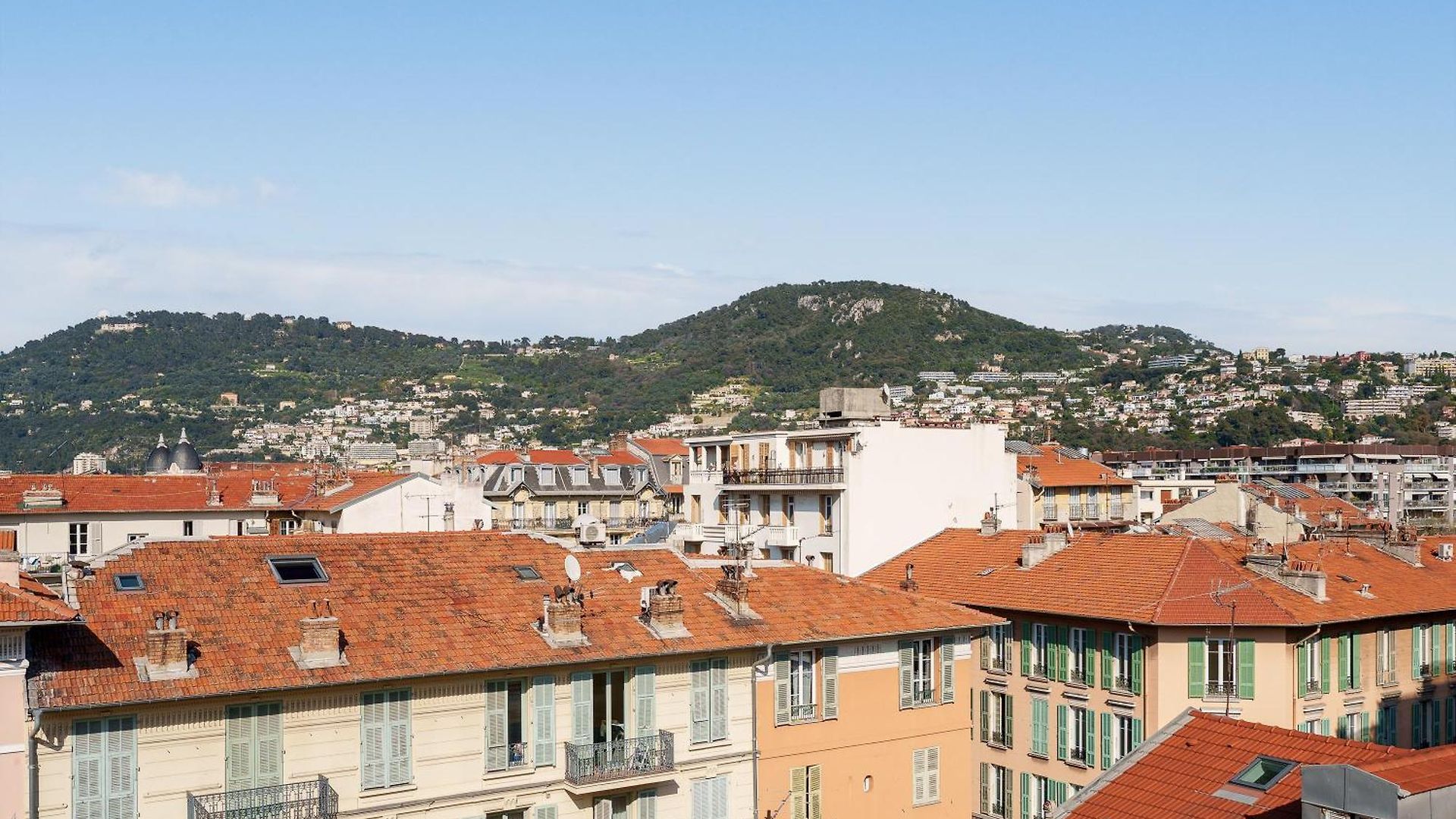 Renting - Risso - Cocoon Design Massena Paillon Balcony View & Lift Apartment