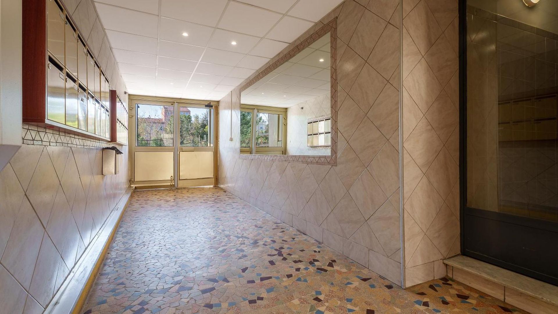 Renting - Risso - Cocoon Design Massena Paillon Balcony View & Lift Apartment Nice