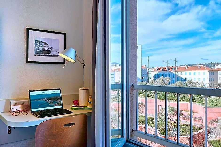 Campanile Centre Acropolis Hotel 3*