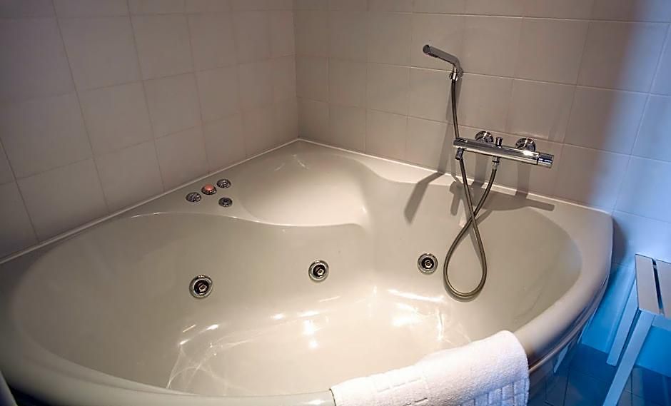 Le Windsor, Jungle Art Hotel 4*