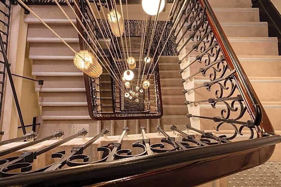 Le Noailles Gare Hotel 3*
