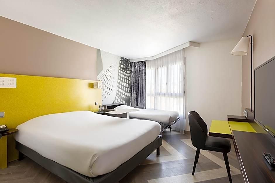 Ibis Styles Vieux Port Hotel 3*