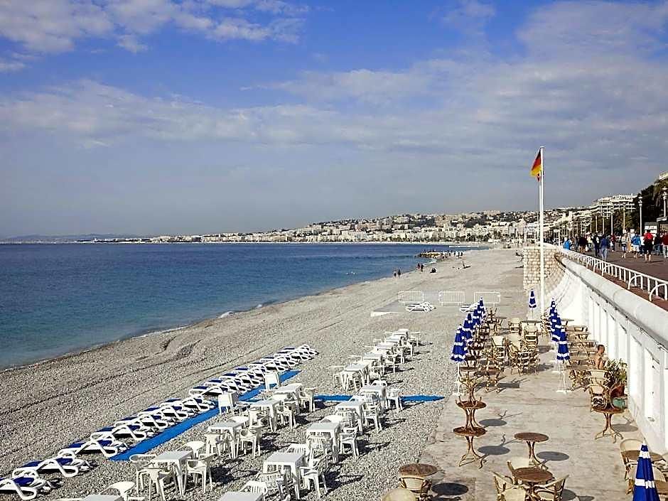 Novotel Arenas Aeroport 4*