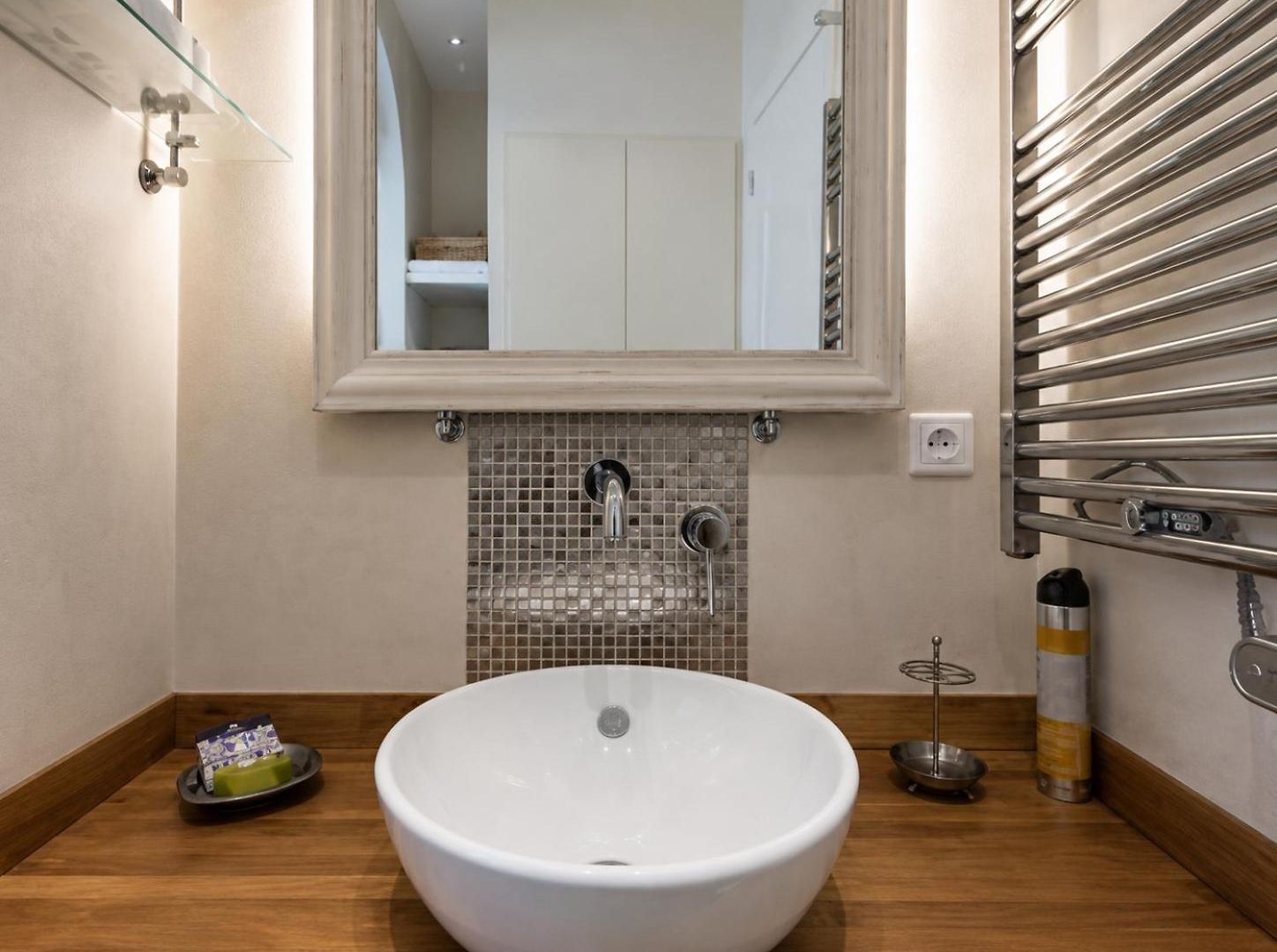 Barla 3 - A Spacious One Bedroom Near Place Garibaldi *