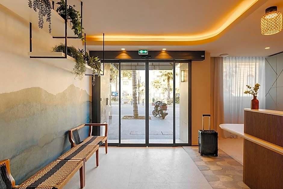 Yelo Promenade Magnan, Sonder Hotel
