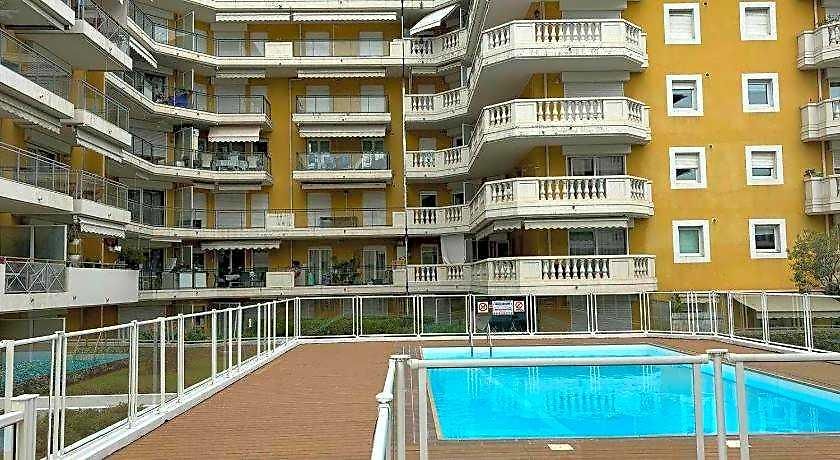 Charming With Balcony Pool -heart Of Hotel 4*