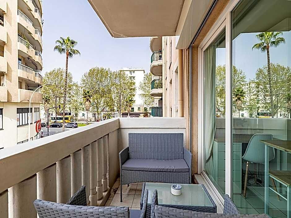 Hotel Charming With Balcony Pool -heart Of 4*