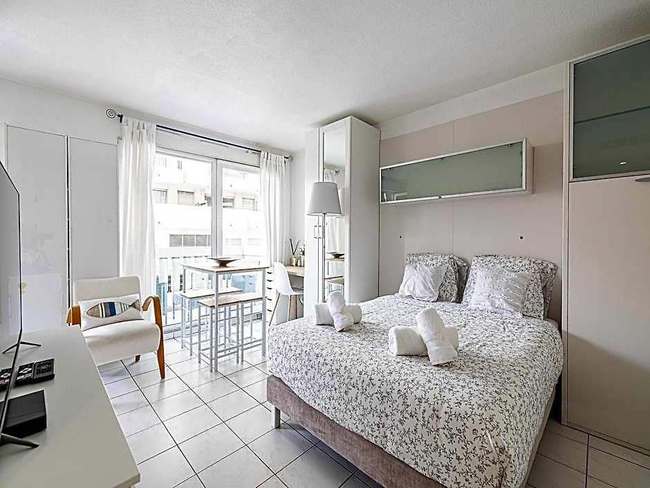 Hotel Charming With Balcony Pool -heart Of 4*
