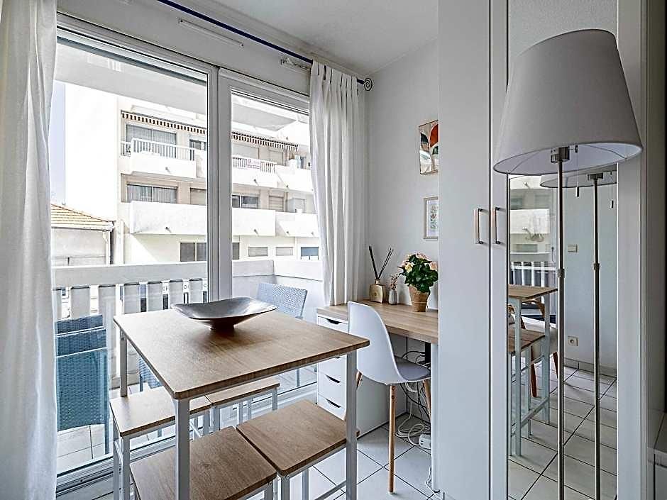 Charming With Balcony Pool -heart Of 4* Nice