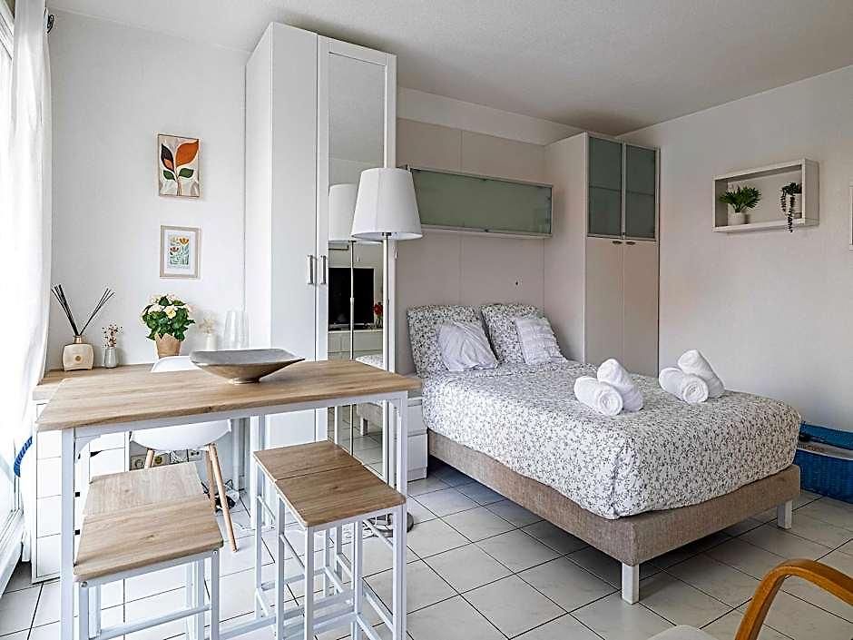 Hotel Charming With Balcony Pool -heart Of