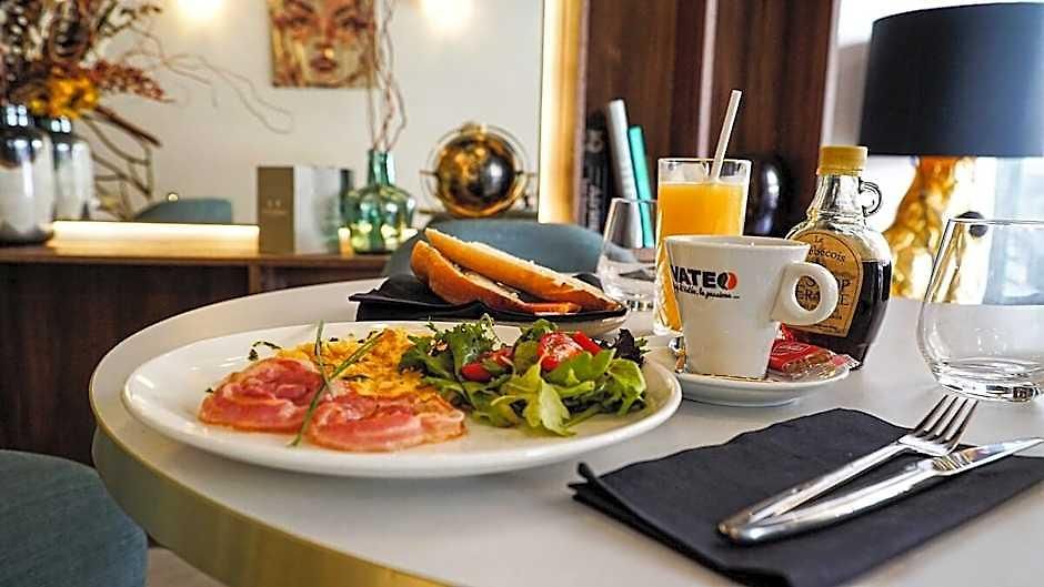 Hotel On The Massena! Free Breakfast