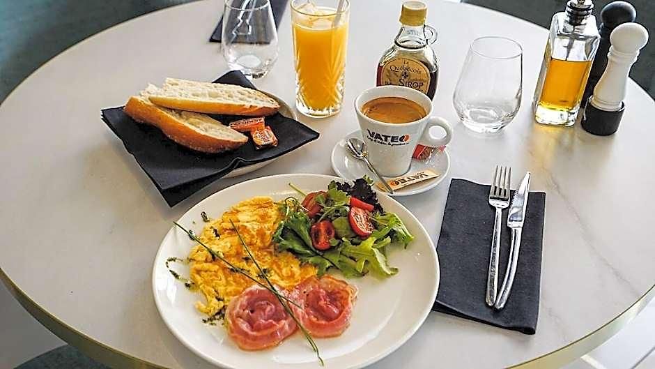 On The Massena! Free Breakfast Nice