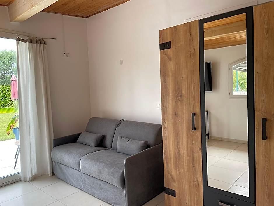 Magnifique Studio, Piscine, Parking Hotel