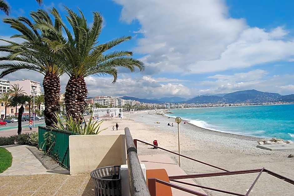 Hotel Azur 2*