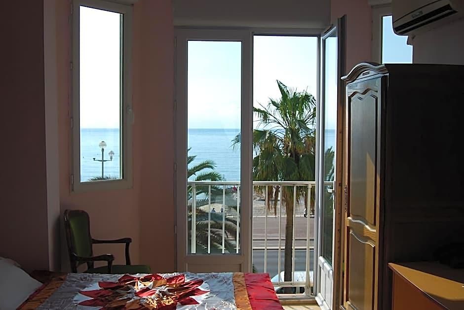 Azur Hotel 2*