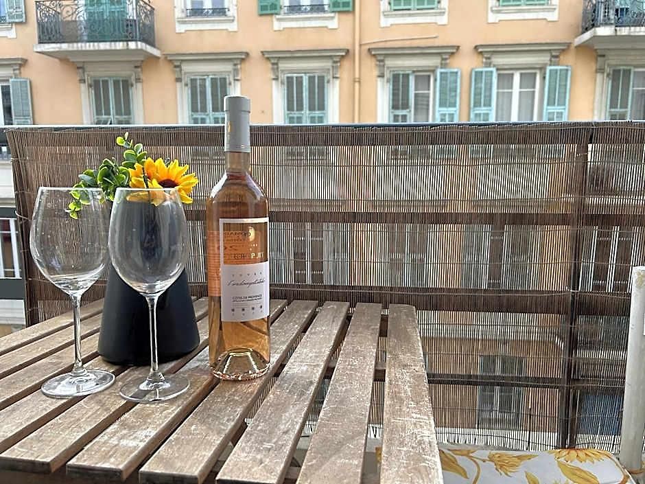Apartment Bright With Private Balcony In Port